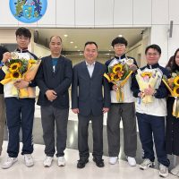 2_凱旋歸來_青年廳廳長和校長迎接